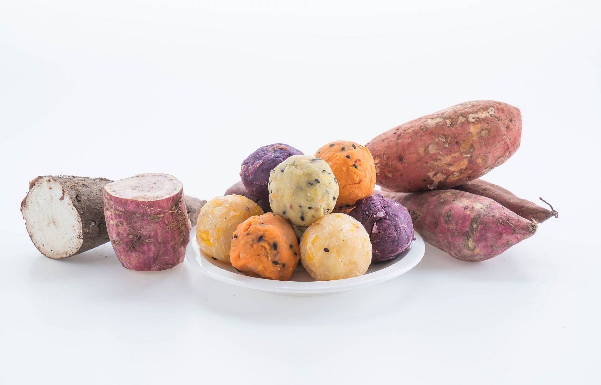Sweet potatoes contain beta-carotene. (Image via Freepik/topntp26)